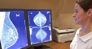 Breast cancer screening does not reduce mortality Radiology technician examens mammography test