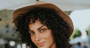 Authors say review linking vegetarianism and depression 'misinterpreted' Woman