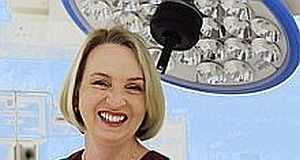 Prof Elmi Muller wins UCT's 2019 Alan Pifer Award